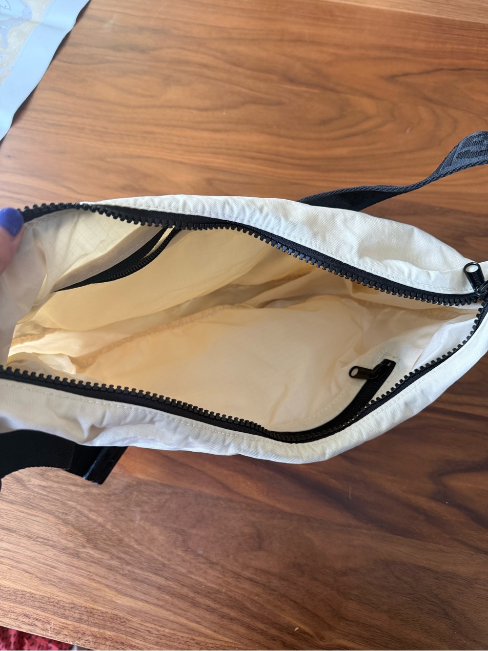 BAGGU Medium Crescent in Cream - Picture 5 of 5